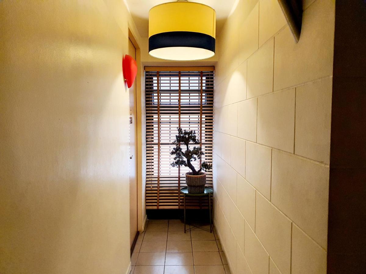 Somewhere To Escape - Hometel Bangkok Eksteriør bilde